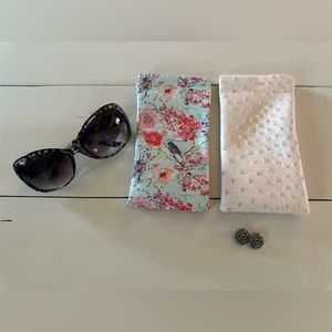 Sunglasses Set with Charms and Cases